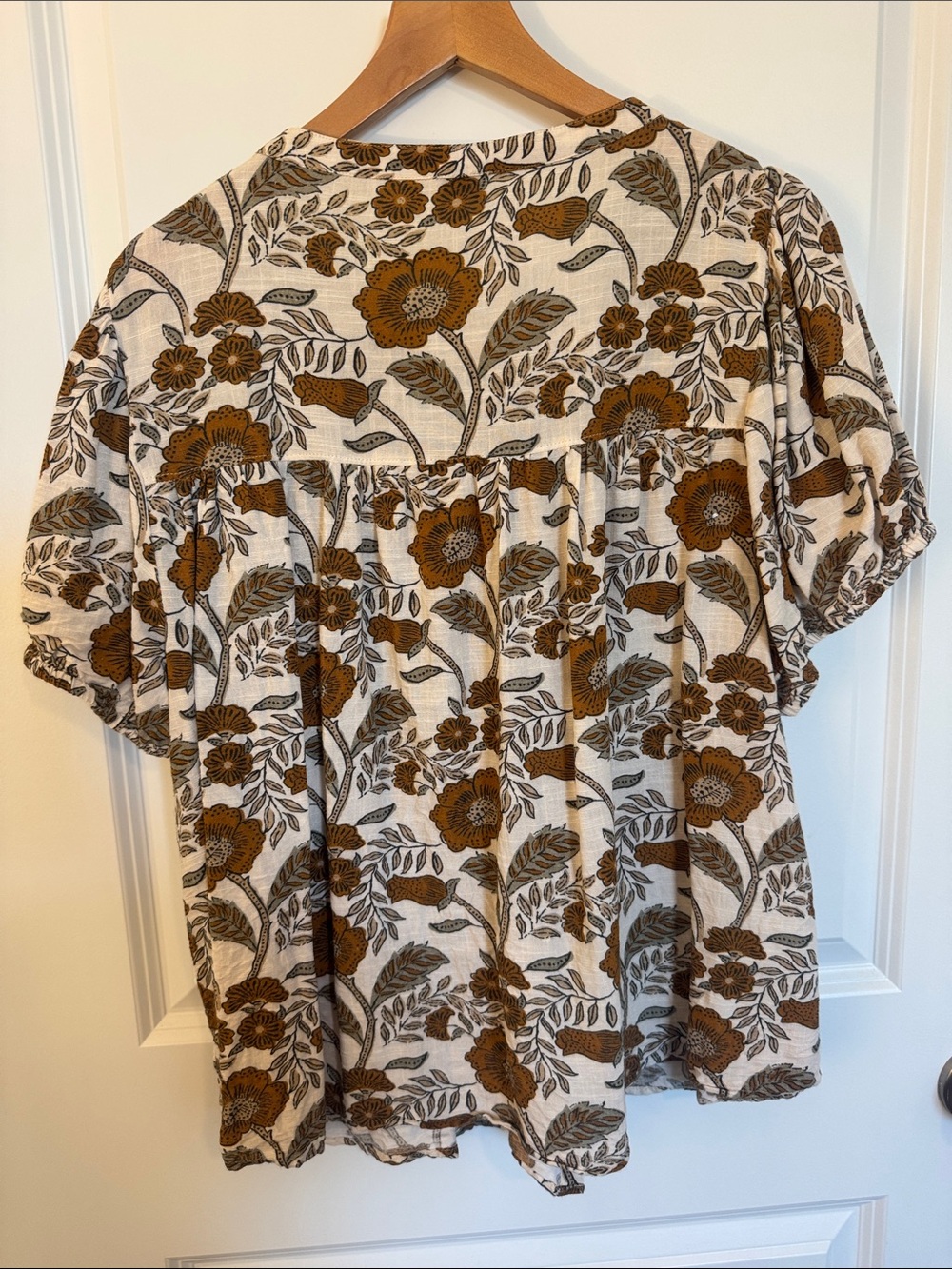 Faherty Women’s Floral Short-Sleeve Peasant Top - Brown Floral - Picture 4 of 4
